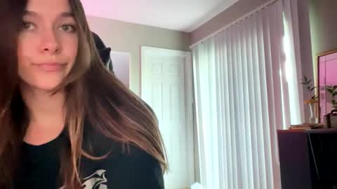 Snapshot of lucy12821 chatting on 09-28-25, 11:10 Lucy online show from 09-28-25, 11:10