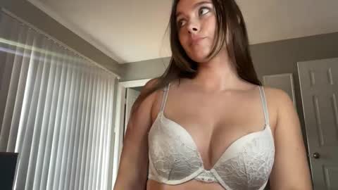 Snapshot of lucy12821 chatting on 10-25-25, 04:46 Lucy online show from 10-25-25, 04:46