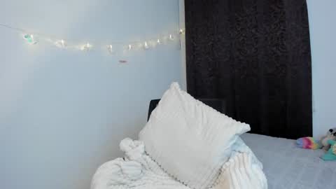 Snapshot of lucy_be chatting on 12-04-24, 12:19 Lucia online show from 12-04-24, 12:19