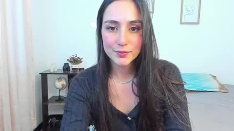 Snapshot of lucy_be chatting on 09-09-25, 10:53 Lucia online show from 09-09-25, 10:53