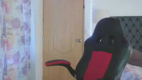 Snapshot of lucy_chanell chatting on 01-05-25, 09:36 lucy online show from 01-05-25, 09:36