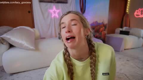 Lucy. online show from 10-05-25, 11:02