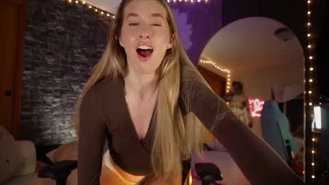 Lucy. online show from 01-11-26, 05:23