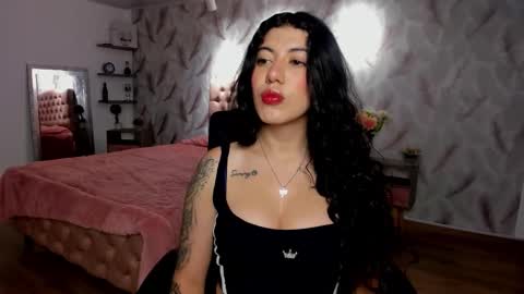 Lucy Greys online show from 11-29-25, 01:58