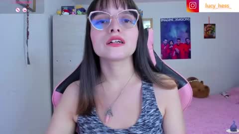 Snapshot of lucy_hess_ chatting on 06-12-26, 11:03 Lucy online show from 06-12-26, 11:03