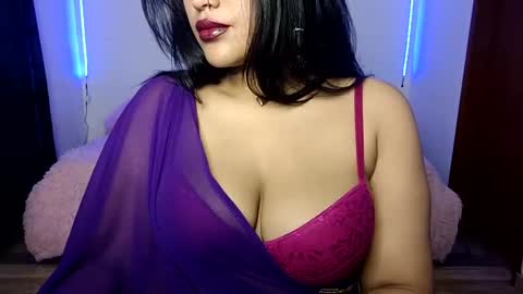 Snapshot of lucy_kanne chatting on 01-19-25, 01:32 Lucy online show from 01-19-25, 01:32