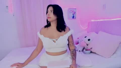 Snapshot of lucy_marteli chatting on 06-10-26, 10:47 Lucy online show from 06-10-26, 10:47
