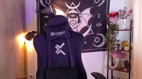 lucy meoww online show from 02-21-25, 09:54