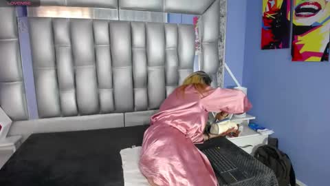 Snapshot of lucy_ny chatting on 09-16-25, 02:07  SleepyAbuela online show from 09-16-25, 02:07