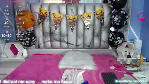 Snapshot of lucy_ny chatting on 10-12-25, 01:10  SleepyAbuela online show from 10-12-25, 01:10