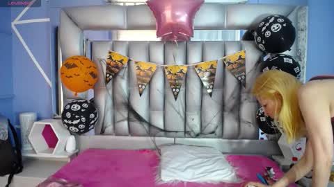 Snapshot of lucy_ny chatting on 10-19-25, 12:39  SleepyAbuela online show from 10-19-25, 12:39