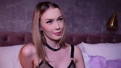 Snapshot of lucyaddison chatting on 07-19-26, 03:32 LucyAddison online show from 07-19-26, 03:32
