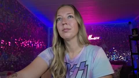 lucyallen4201 online show from 06-01-26, 10:06