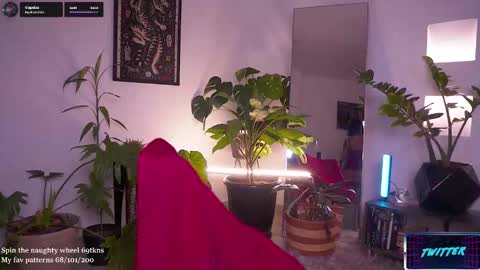 Snapshot of lucyallenx chatting on 09-30-25, 10:04 Lucy Alien  online show from 09-30-25, 10:04