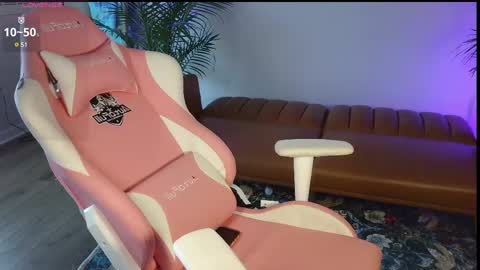 Snapshot of lucydelrey57 chatting on 03-09-25, 08:10 lucydelrey57 online show from 03-09-25, 08:10