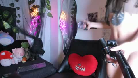 Snapshot of lucyjade2 chatting on 05-25-26, 08:15 lucyjade2 online show from 05-25-26, 08:15
