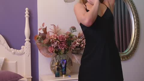 Lucy Lexton online show from 12-22-24, 11:11