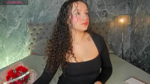 Snapshot of lucylovelyy1 chatting on 10-19-25, 02:12 Lucy online show from 10-19-25, 02:12