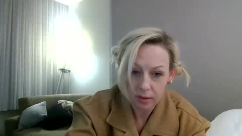 Lucy Loves Lookers online show from 12-04-24, 10:35