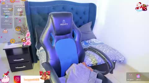 Snapshot of lucypetit chatting on 12-22-25, 12:46 Lucy Petit online show from 12-22-25, 12:46