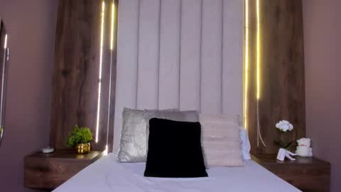 Snapshot of lucysalvatore chatting on 09-13-25, 03:45 Lucy online show from 09-13-25, 03:45