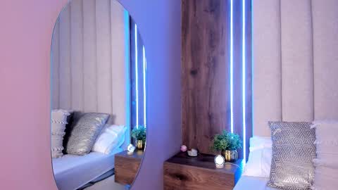 Snapshot of lucysalvatore chatting on 11-29-25, 01:47 Lucy online show from 11-29-25, 01:47