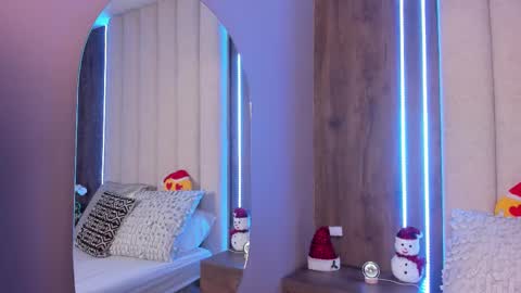 Snapshot of lucysalvatore chatting on 12-16-25, 06:46 Lucy online show from 12-16-25, 06:46