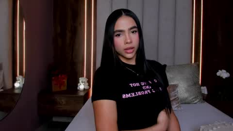 Snapshot of lucysalvatore chatting on 05-15-26, 01:01 Lucy online show from 05-15-26, 01:01