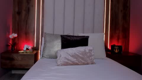 Snapshot of lucysalvatore chatting on 06-11-26, 02:53 Lucy online show from 06-11-26, 02:53