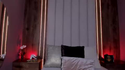 Snapshot of lucysalvatore chatting on 06-12-26, 03:05 Lucy online show from 06-12-26, 03:05
