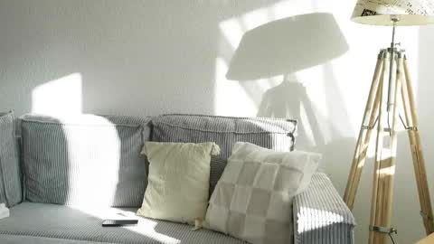 lucyxlou online show from 12-01-25, 12:10