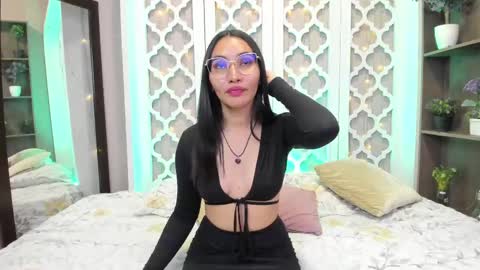 Snapshot of lucyy_liiu chatting on 12-23-24, 09:08 Lucy Liiu online show from 12-23-24, 09:08