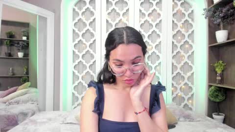 Snapshot of lucyy_liiu chatting on 01-26-25, 01:52 Lucy Liiu online show from 01-26-25, 01:52