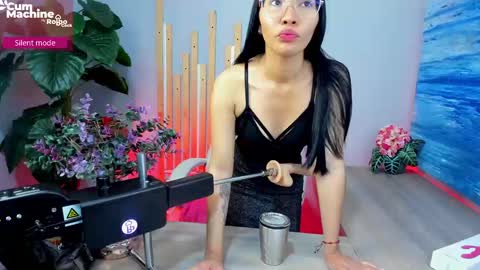 Snapshot of lucyy_liiu chatting on 09-09-25, 12:59 Lucy Liiu online show from 09-09-25, 12:59