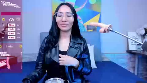 Snapshot of lucyy_liiu chatting on 09-12-25, 01:11 Lucy Liiu online show from 09-12-25, 01:11