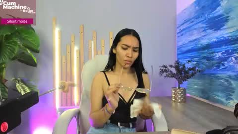 Snapshot of lucyy_liiu chatting on 09-24-25, 12:19 Lucy Liiu online show from 09-24-25, 12:19