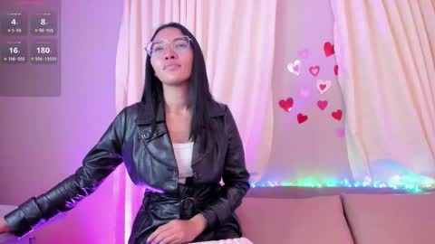Snapshot of lucyy_liiu chatting on 10-16-25, 01:12 Lucy Liiu online show from 10-16-25, 01:12