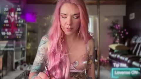 Luubeam             INSTA luubeammm TWITTER lunaisreallycu1 online show from 05-18-26, 09:20