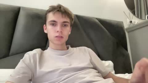 Luis online show from 10-28-25, 01:58