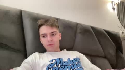 Luis online show from 11-27-25, 08:49