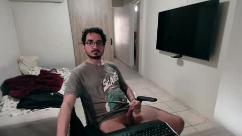 Snapshot of luis_flr chatting on 01-10-25, 08:37 luis_flr online show from 01-10-25, 08:37