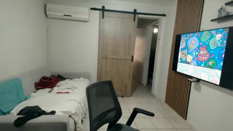 Snapshot of luis_flr chatting on 09-21-25, 10:33 luis_flr online show from 09-21-25, 10:33