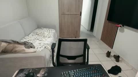 Snapshot of luis_flr chatting on 12-19-25, 01:56 luis_flr online show from 12-19-25, 01:56