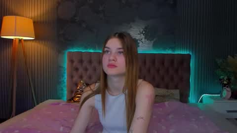 LuisaClover online show from 11-25-25, 01:22