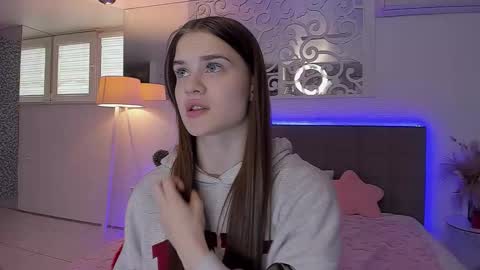 LuisaClover online show from 04-19-26, 12:26