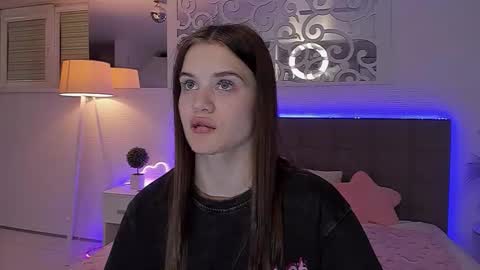 LuisaClover online show from 04-19-26, 06:10