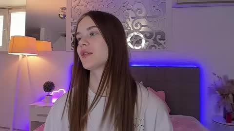 LuisaClover online show from 04-22-26, 12:18