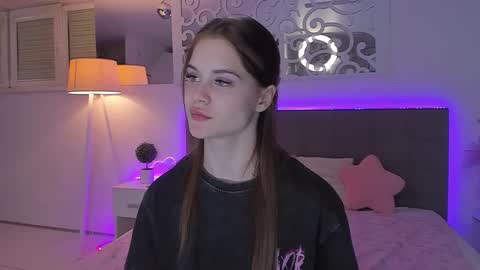 LuisaClover online show from 04-24-26, 06:54