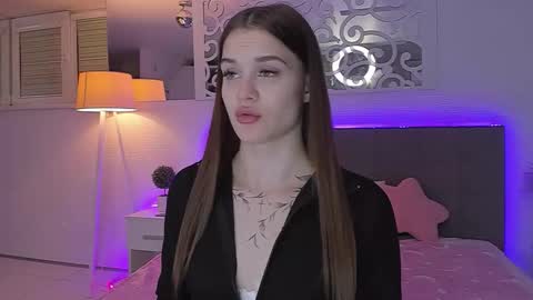 LuisaClover online show from 04-25-26, 06:27