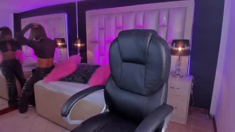 Luisa  online show from 04-22-26, 03:13